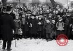 Standbild Menschen von Prag Prag Tschechoslowakei, 1919, aus Sekunde 56 historischem Filmmaterial Videoclip 65675039655