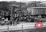 Standbild Deutsche kaufen Heizung Kohle Rationen Deutschland, 1919, aus Sekunde 1 historischem Filmmaterial Videoclip 65675039657
