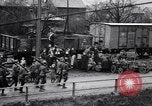 Standbild Deutsche kaufen Heizung Kohle Rationen Deutschland, 1919, aus Sekunde 3 historischem Filmmaterial Videoclip 65675039657