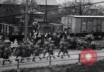 Standbild Deutsche kaufen Heizung Kohle Rationen Deutschland, 1919, aus Sekunde 4 historischem Filmmaterial Videoclip 65675039657