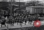 Standbild Deutsche kaufen Heizung Kohle Rationen Deutschland, 1919, aus Sekunde 5 historischem Filmmaterial Videoclip 65675039657