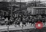 Standbild Deutsche kaufen Heizung Kohle Rationen Deutschland, 1919, aus Sekunde 7 historischem Filmmaterial Videoclip 65675039657