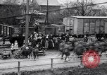 Standbild Deutsche kaufen Heizung Kohle Rationen Deutschland, 1919, aus Sekunde 8 historischem Filmmaterial Videoclip 65675039657