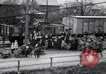 Standbild Deutsche kaufen Heizung Kohle Rationen Deutschland, 1919, aus Sekunde 9 historischem Filmmaterial Videoclip 65675039657