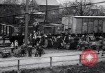 Standbild Deutsche kaufen Heizung Kohle Rationen Deutschland, 1919, aus Sekunde 10 historischem Filmmaterial Videoclip 65675039657