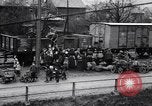 Standbild Deutsche kaufen Heizung Kohle Rationen Deutschland, 1919, aus Sekunde 12 historischem Filmmaterial Videoclip 65675039657