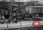 Standbild Deutsche kaufen Heizung Kohle Rationen Deutschland, 1919, aus Sekunde 13 historischem Filmmaterial Videoclip 65675039657