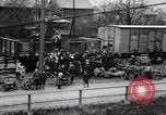 Standbild Deutsche kaufen Heizung Kohle Rationen Deutschland, 1919, aus Sekunde 19 historischem Filmmaterial Videoclip 65675039657
