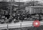 Standbild Deutsche kaufen Heizung Kohle Rationen Deutschland, 1919, aus Sekunde 26 historischem Filmmaterial Videoclip 65675039657