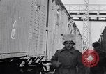 Standbild Weiße Russen bewachen Eisenbahn Sibirien Russland, 1918, aus Sekunde 36 historischem Filmmaterial Videoclip 65675039660