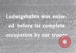 Standbild Vereinigten Staaten Truppen Ludwigshafen Deutschland, 1945, aus Sekunde 7 historischem Filmmaterial Videoclip 65675039707