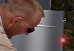 Standbild Techniker installieren Regenmesser Olympia Washington USA, 1966, aus Sekunde 13 historischem Filmmaterial Videoclip 65675039729