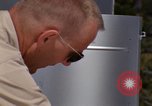 Standbild Techniker installieren Regenmesser Olympia Washington USA, 1966, aus Sekunde 14 historischem Filmmaterial Videoclip 65675039729