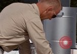 Standbild Techniker installieren Regenmesser Olympia Washington USA, 1966, aus Sekunde 16 historischem Filmmaterial Videoclip 65675039729