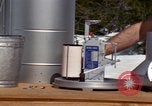 Standbild Techniker installieren Regenmesser Olympia Washington USA, 1966, aus Sekunde 21 historischem Filmmaterial Videoclip 65675039729