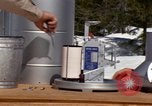Standbild Techniker installieren Regenmesser Olympia Washington USA, 1966, aus Sekunde 22 historischem Filmmaterial Videoclip 65675039729