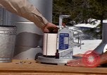 Standbild Techniker installieren Regenmesser Olympia Washington USA, 1966, aus Sekunde 23 historischem Filmmaterial Videoclip 65675039729