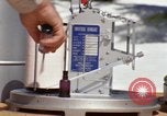 Standbild Techniker installieren Regenmesser Olympia Washington USA, 1966, aus Sekunde 25 historischem Filmmaterial Videoclip 65675039729