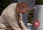 Standbild Techniker installieren Regenmesser Olympia Washington USA, 1966, aus Sekunde 33 historischem Filmmaterial Videoclip 65675039729