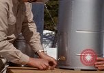 Standbild Techniker installieren Regenmesser Olympia Washington USA, 1966, aus Sekunde 35 historischem Filmmaterial Videoclip 65675039729