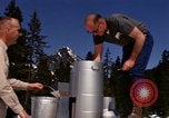 Standbild Techniker installieren Regenmesser Olympia Washington USA, 1966, aus Sekunde 48 historischem Filmmaterial Videoclip 65675039729