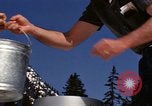 Standbild Techniker installieren Regenmesser Olympia Washington USA, 1966, aus Sekunde 56 historischem Filmmaterial Videoclip 65675039729