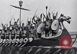 Standbild Up Helly AA Festival von 1935 Lerwick Shetland Inseln Schottland, 1935, aus Sekunde 30 historischem Filmmaterial Videoclip 65675039746