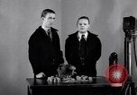 Standbild Jungen entdecken Goldmünzen Baltimore Maryland USA, 1935, aus Sekunde 15 historischem Filmmaterial Videoclip 65675039748