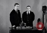 Standbild Jungen entdecken Goldmünzen Baltimore Maryland USA, 1935, aus Sekunde 16 historischem Filmmaterial Videoclip 65675039748