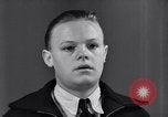 Standbild Jungen entdecken Goldmünzen Baltimore Maryland USA, 1935, aus Sekunde 21 historischem Filmmaterial Videoclip 65675039748