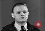 Standbild Jungen entdecken Goldmünzen Baltimore Maryland USA, 1935, aus Sekunde 23 historischem Filmmaterial Videoclip 65675039748