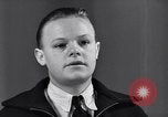 Standbild Jungen entdecken Goldmünzen Baltimore Maryland USA, 1935, aus Sekunde 25 historischem Filmmaterial Videoclip 65675039748