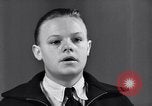 Standbild Jungen entdecken Goldmünzen Baltimore Maryland USA, 1935, aus Sekunde 29 historischem Filmmaterial Videoclip 65675039748