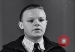 Standbild Jungen entdecken Goldmünzen Baltimore Maryland USA, 1935, aus Sekunde 35 historischem Filmmaterial Videoclip 65675039748