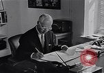 Standbild WMCA radio Operationen New York United States USA, 1951, aus Sekunde 8 historischem Filmmaterial Videoclip 65675039751