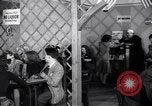 Image Les garçons et les filles de l'alcool potable New York City USA, 1943, de la seconde 4 séquences d'archives historiques vidéo 65675039757