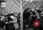 Image Les garçons et les filles de l'alcool potable New York City USA, 1943, de la seconde 9 séquences d'archives historiques vidéo 65675039757