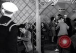 Image Les garçons et les filles de l'alcool potable New York City USA, 1943, de la seconde 11 séquences d'archives historiques vidéo 65675039757