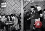 Image Les garçons et les filles de l'alcool potable New York City USA, 1943, de la seconde 13 séquences d'archives historiques vidéo 65675039757