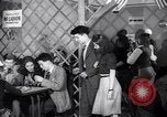 Image Les garçons et les filles de l'alcool potable New York City USA, 1943, de la seconde 14 séquences d'archives historiques vidéo 65675039757