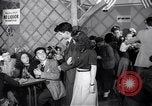 Image Les garçons et les filles de l'alcool potable New York City USA, 1943, de la seconde 17 séquences d'archives historiques vidéo 65675039757