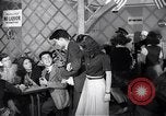 Image Les garçons et les filles de l'alcool potable New York City USA, 1943, de la seconde 20 séquences d'archives historiques vidéo 65675039757