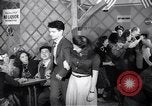 Image Les garçons et les filles de l'alcool potable New York City USA, 1943, de la seconde 26 séquences d'archives historiques vidéo 65675039757
