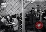 Image Les garçons et les filles de l'alcool potable New York City USA, 1943, de la seconde 34 séquences d'archives historiques vidéo 65675039757