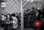 Image Les garçons et les filles de l'alcool potable New York City USA, 1943, de la seconde 35 séquences d'archives historiques vidéo 65675039757