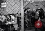 Image Les garçons et les filles de l'alcool potable New York City USA, 1943, de la seconde 38 séquences d'archives historiques vidéo 65675039757