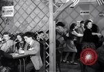Image Les garçons et les filles de l'alcool potable New York City USA, 1943, de la seconde 39 séquences d'archives historiques vidéo 65675039757