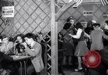 Image Les garçons et les filles de l'alcool potable New York City USA, 1943, de la seconde 40 séquences d'archives historiques vidéo 65675039757
