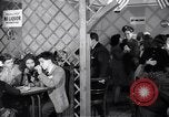 Image Les garçons et les filles de l'alcool potable New York City USA, 1943, de la seconde 41 séquences d'archives historiques vidéo 65675039757