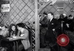Image Les garçons et les filles de l'alcool potable New York City USA, 1943, de la seconde 43 séquences d'archives historiques vidéo 65675039757